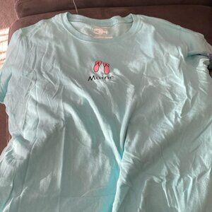 Maine tee shirt in turquoise with pink flip flops size large